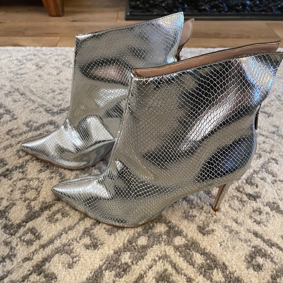New Aqua Hendrix Metallic Silver Embossed Leather Stiletto Boots - size 10 - Picture 3 of 8